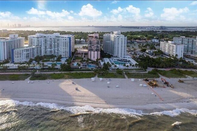 Building Photo - 5255 Collins Ave