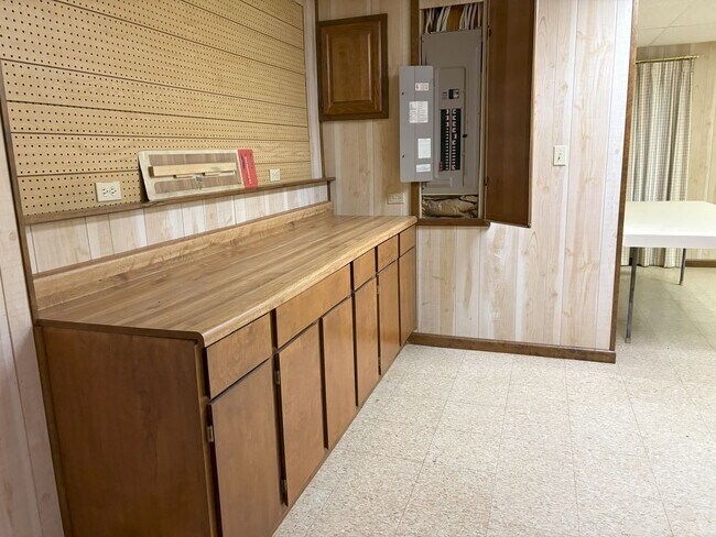 Building Photo - Single Family Home on 9.84 Acres