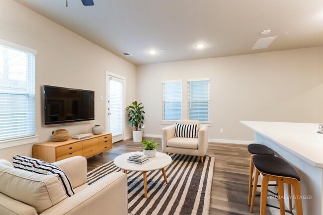 Building Photo - 317 N Centro Cir