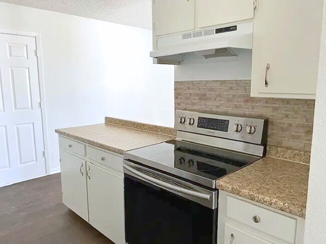 Building Photo - AVAILABLE SOON!