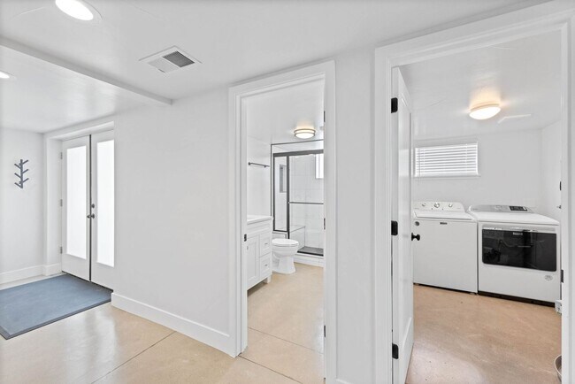 Building Photo - Student Housing - Private Bedrooms for Rent in Newly Renovated House (UNR)