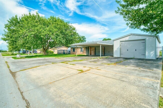 Building Photo - 4406 Mallard Dr