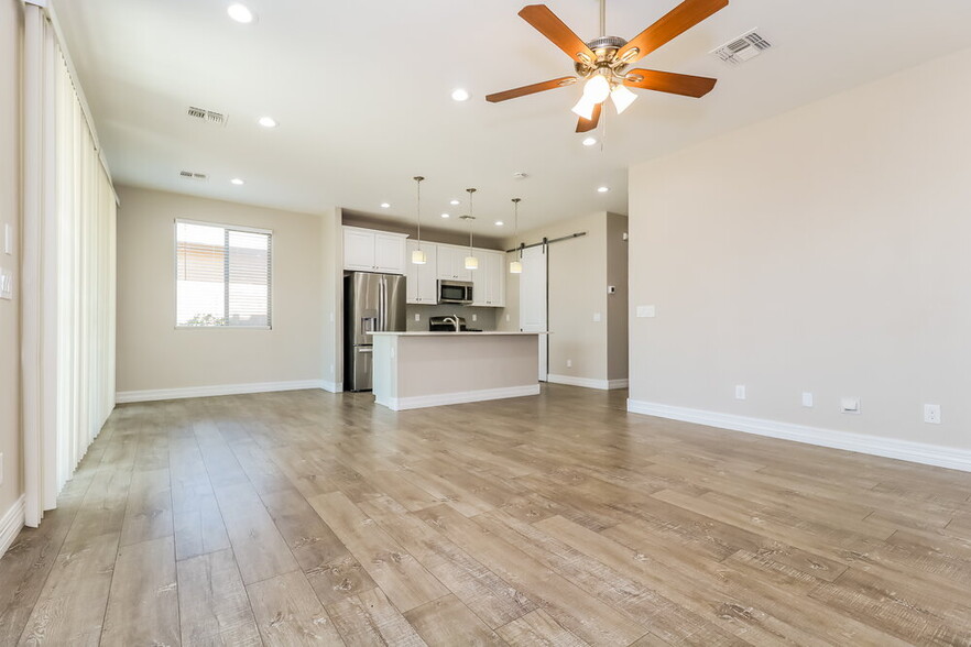 Building Photo - 6522 S 47th Ln