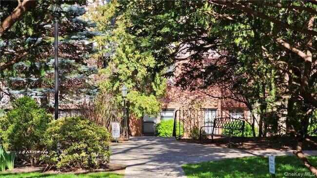 Building Photo - 3 Greenridge Ave