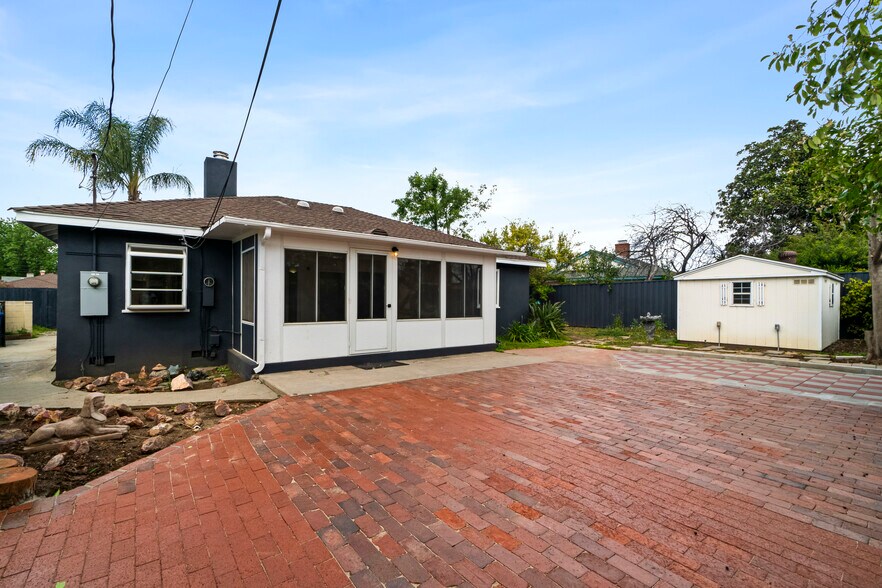 Building Photo - 8008 Limerick Ave