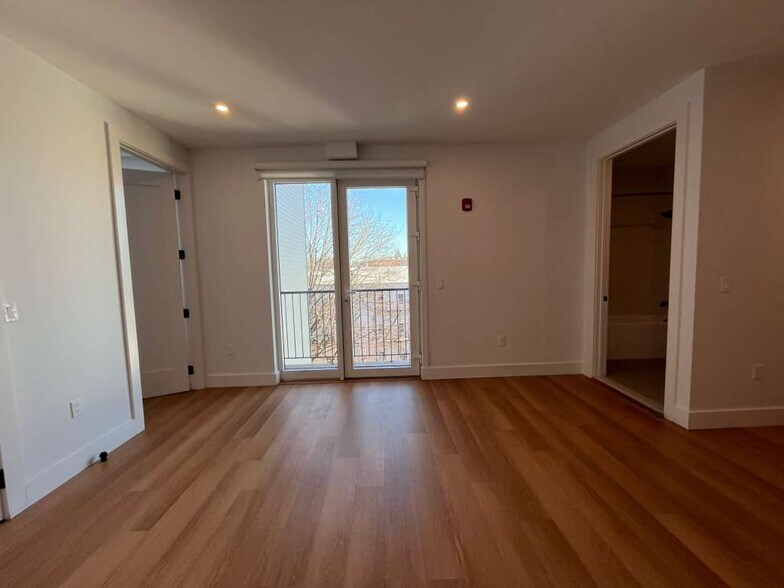 Building Photo - 546 Martin Luther King Jr Dr