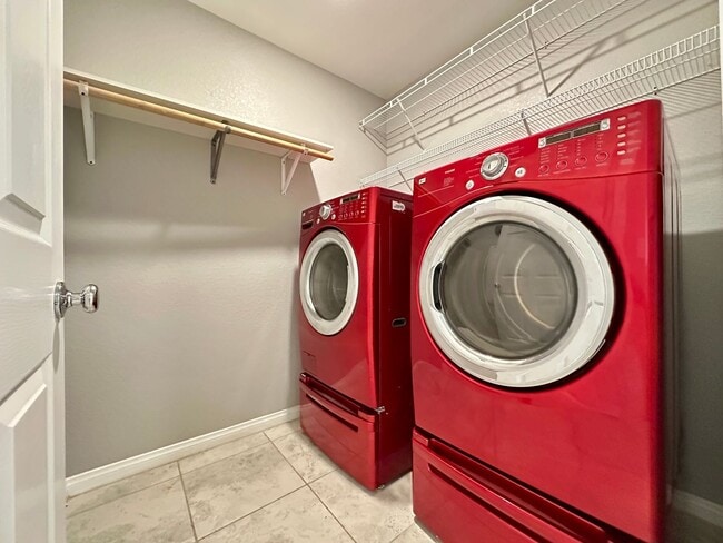 Building Photo - Montecito 60