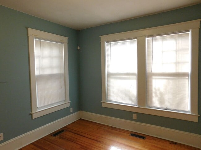 Building Photo - 605 Johnson St