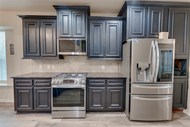 Building Photo - 25806 Palmdale Estate Dr