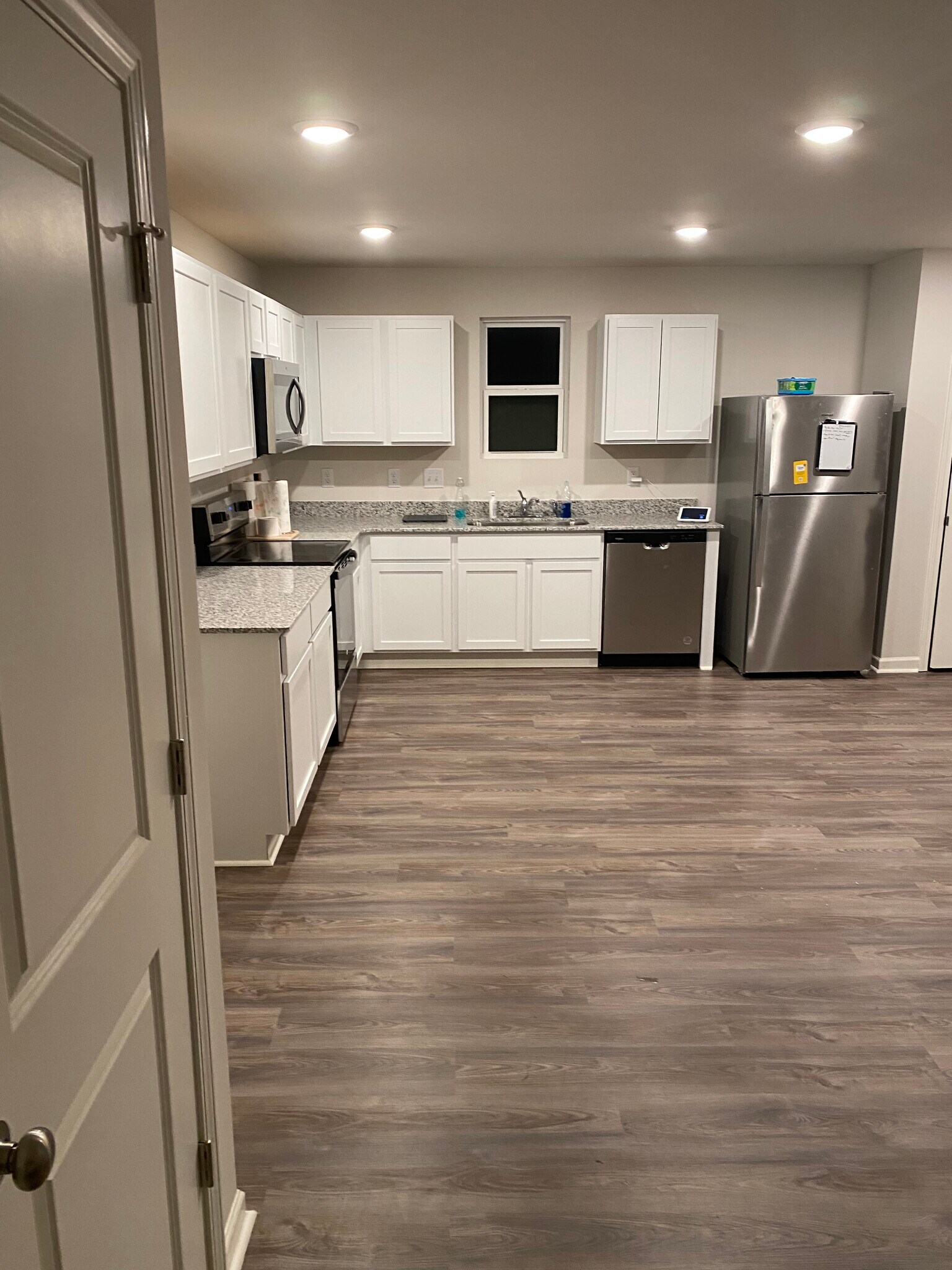 Building Photo - 427 Silo Ct