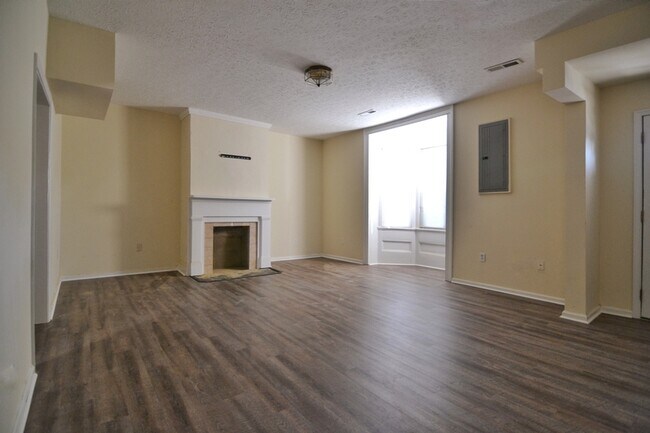 Building Photo - 1311 13th St