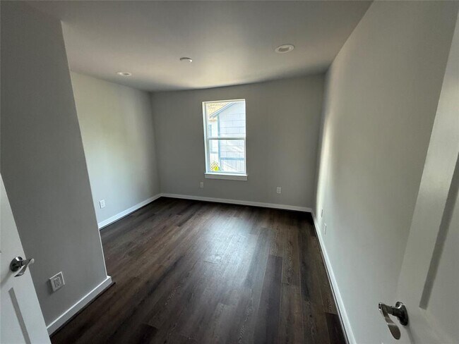 Building Photo - 4047 Delhi St