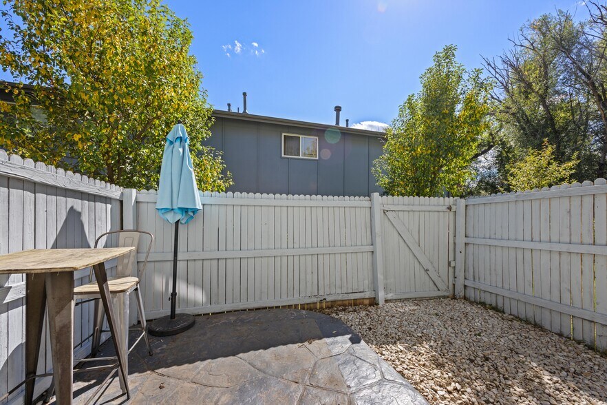 Building Photo - 1615 Cottonwood Dr