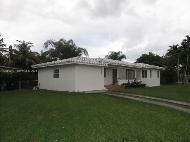Building Photo - 5801 SW 28th St