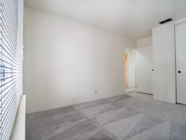 Building Photo - 55 Wembley Dr