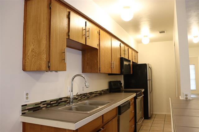 Building Photo - 10020 Redondo Dr