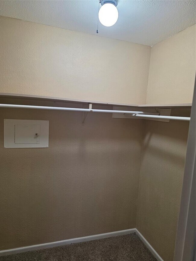 Building Photo - 4412 Shakertown