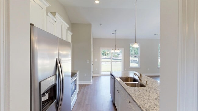 Building Photo - 60 Racquet Club Dr