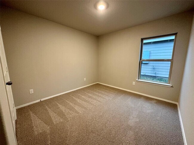 Building Photo - 491 Dalloway St