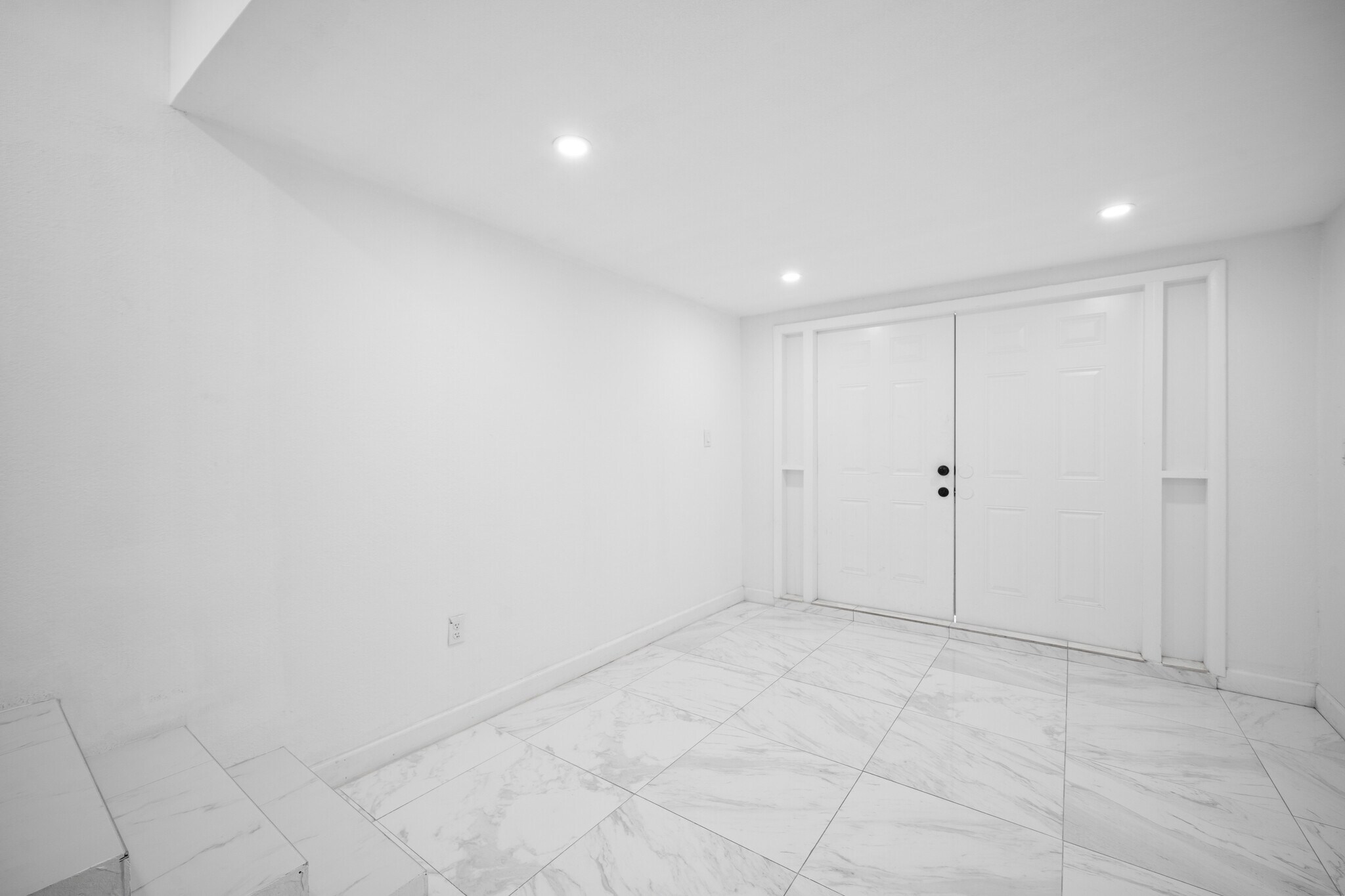 Building Photo - 411 SW 34th Ave