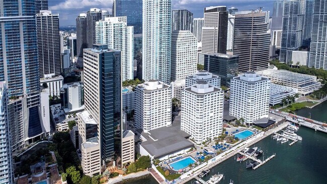 Building Photo - 999 Brickell Bay Dr