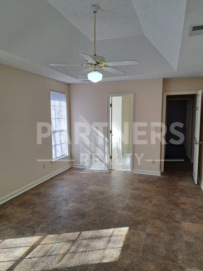 Building Photo - 844 Brookland Curv