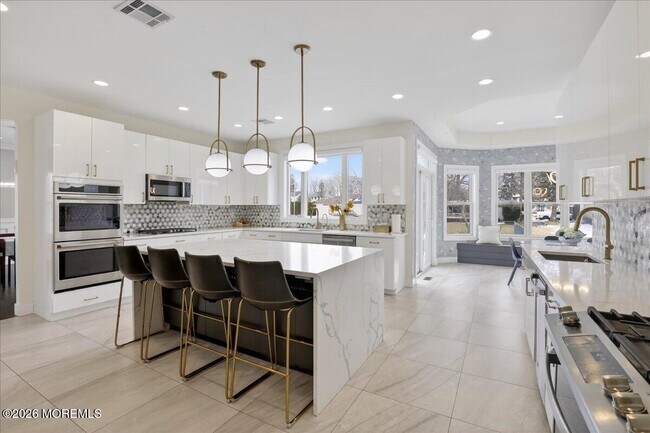 Building Photo - 475 Monmouth Pl