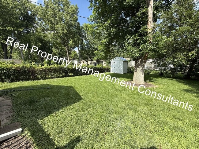 Building Photo - 4 Bed 2 Bath Prairie Village ranch style home!