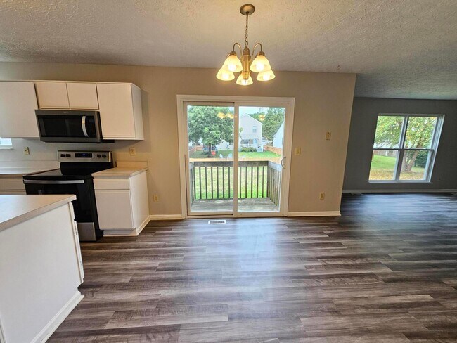 Building Photo - 5622 Blandon