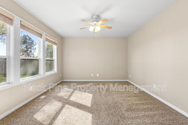 Building Photo - 4017 E Winterberry Dr