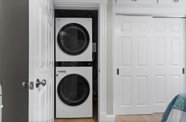 Building Photo - 600 Shirley St