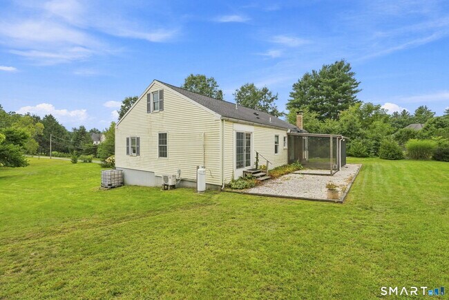 Building Photo - 107 Town Farm Rd