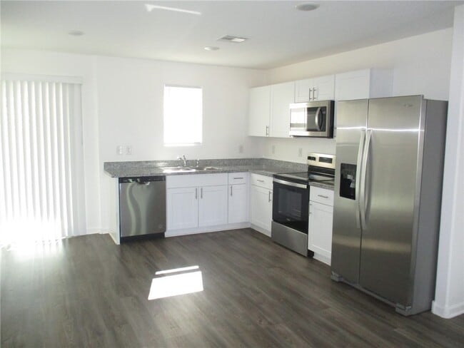 Building Photo - 2474 Tapatio Dr