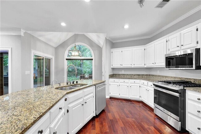 Building Photo - 4825 Chesterfield Ct
