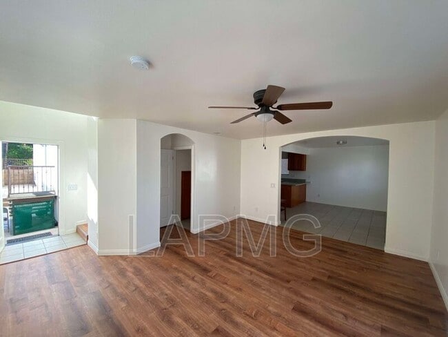 Building Photo - 762 W 21st St