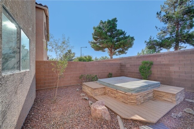 Building Photo - 5052 Whistling Acres Ave