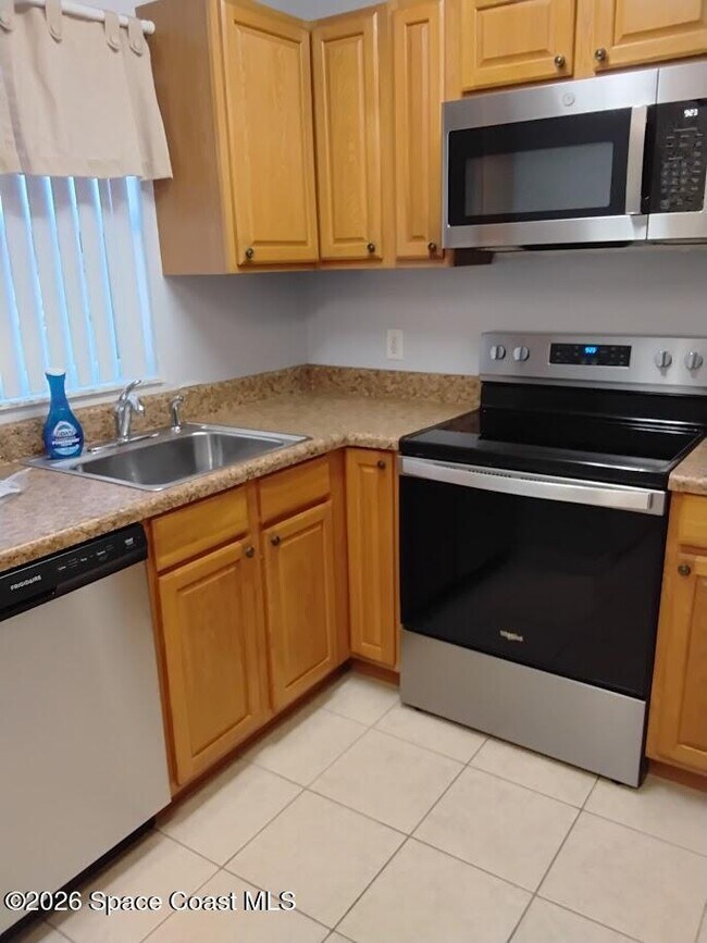 Building Photo - 130 Summer Pl