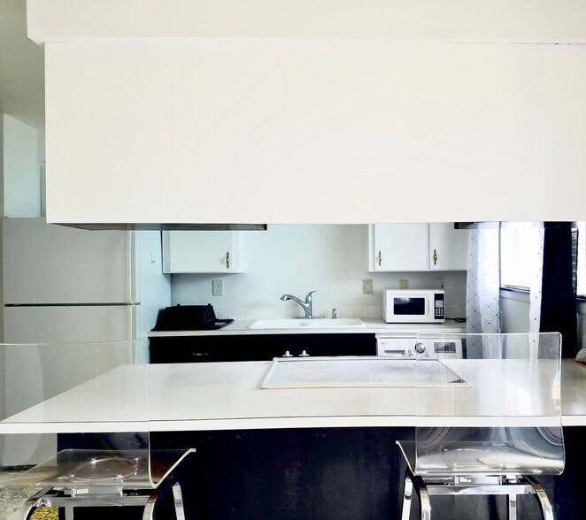 Kitchen 1 - 626 S Beeman St