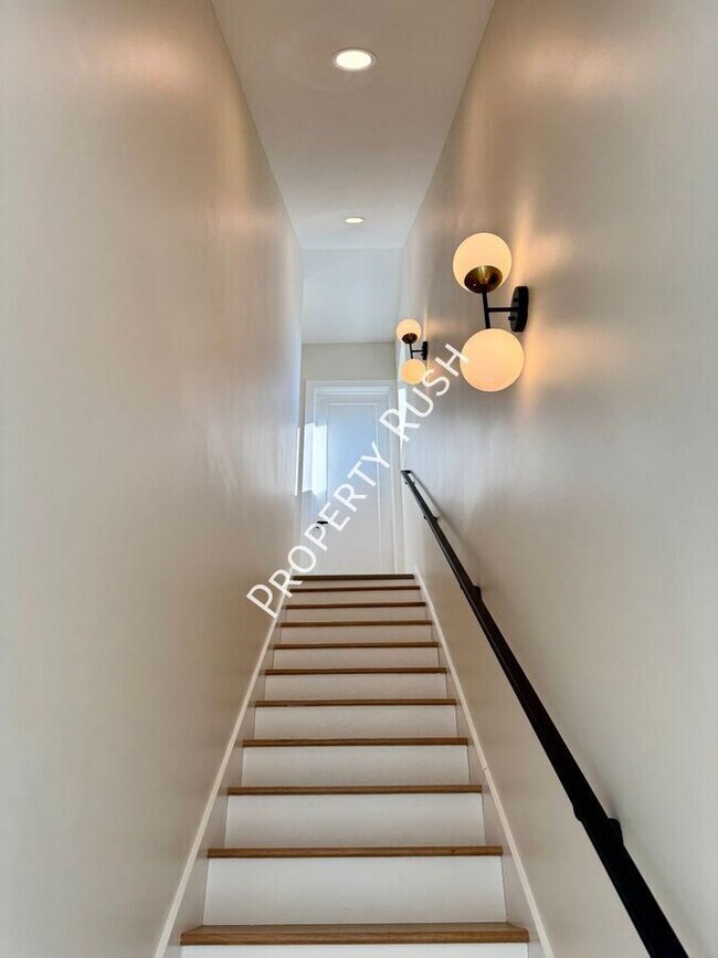 Building Photo - 1865 Zeta Way