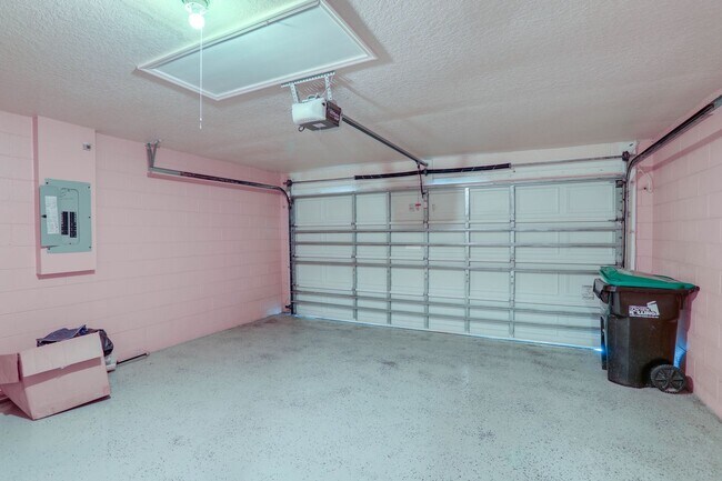 Building Photo - 31 Tuscany Pointe Ave