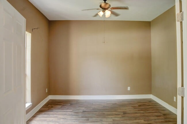 Building Photo - 10302 Otter Cir