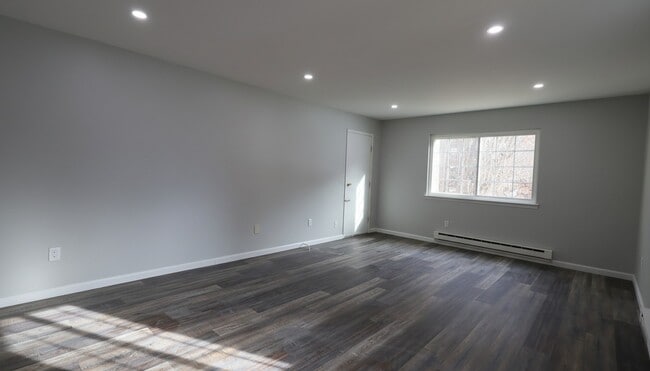 Building Photo - 422 Fox Run Ln