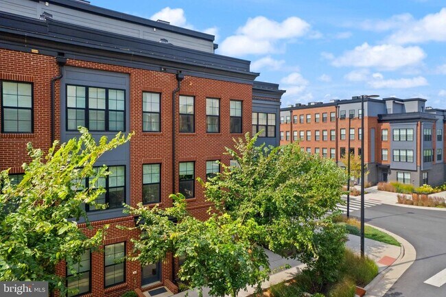 Building Photo - 1862 Michael Faraday Dr.