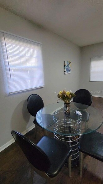 Building Photo - 411 Ave E SE