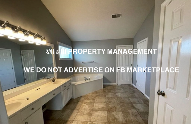 Building Photo - 15564 S Blackfeather St