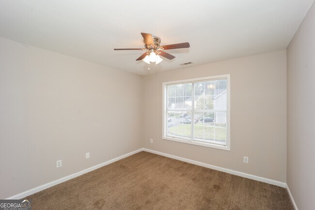 Building Photo - 2175 Lake Royale Dr