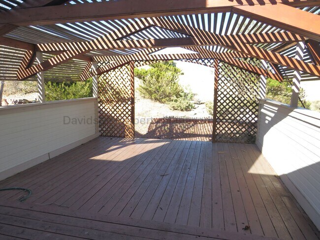 Building Photo - Spacious 3 Bedroom House on the West Side with Mountain Views
