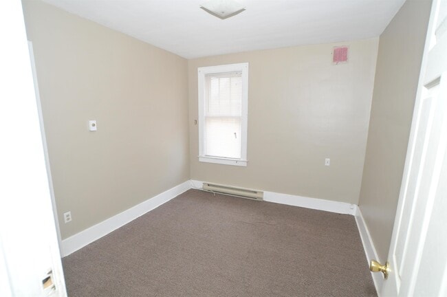 Building Photo - 407 Sanders Ave