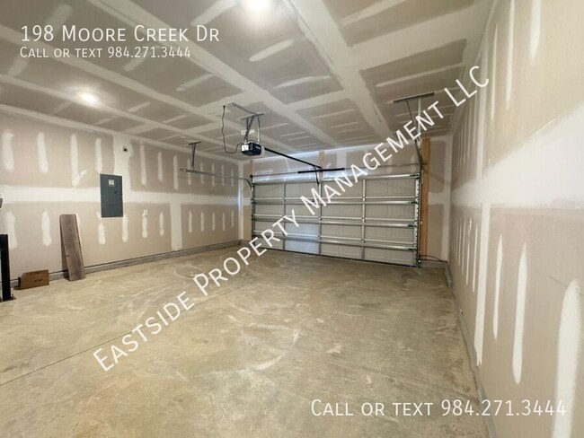 Building Photo - 198 Moore Crk Dr