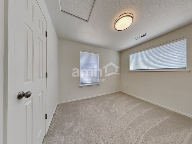 Building Photo - 1410 SE 7th Way